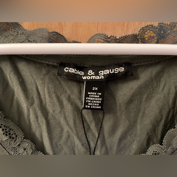 Cable & Gauge deep green lace trim V-neck tee top 2X NWT - Picture 3 of 6